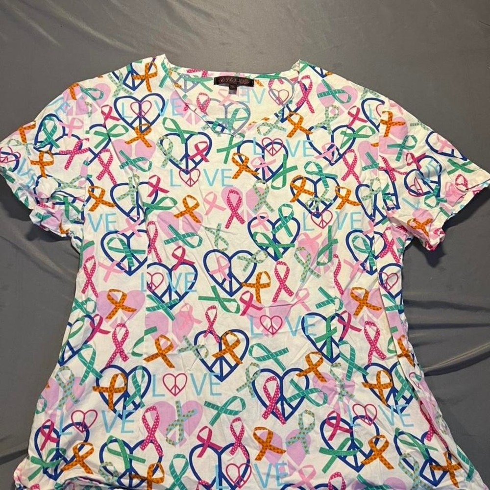 Flex Scrub Top 2XL White Awareness Ribbon Peace Heart Print V-Neck Short Sleeve